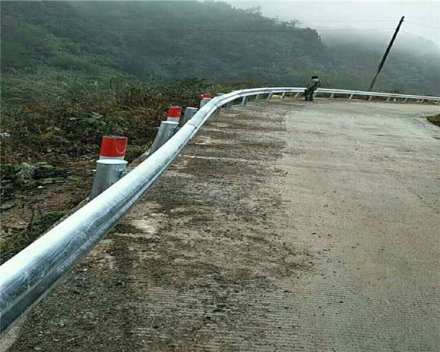 永靖防撞鋼護欄